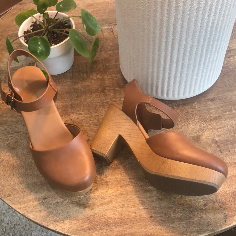 Universal threads clogs sandals chunk heel size 8